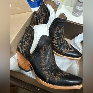 Black Womens Ariat Boots